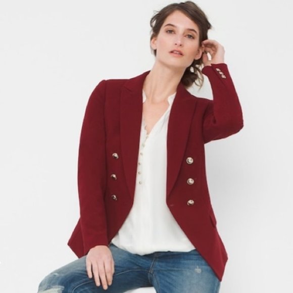 maroon blazer with black jeans